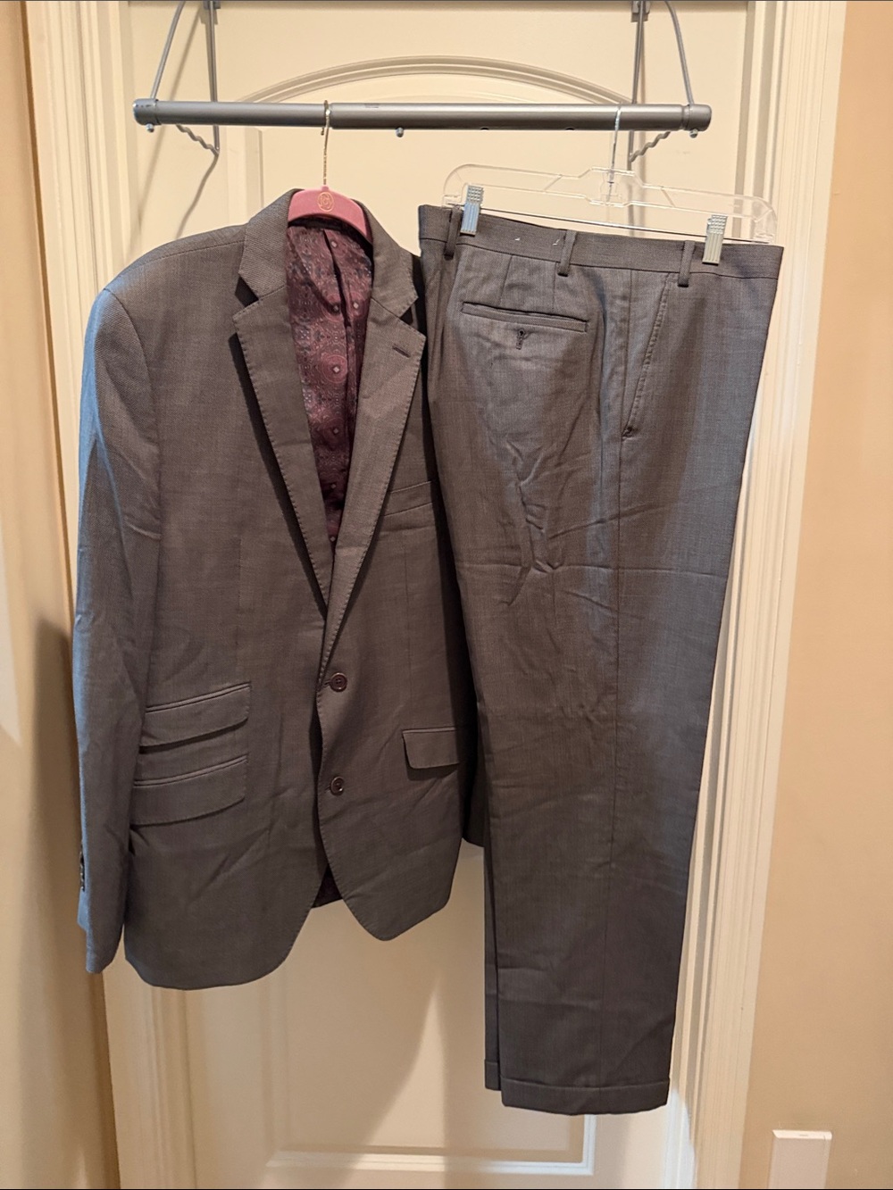 TALLIA Men's Two-Piece Gray Suit with Subtle Pattern 44l pants 37 L wool